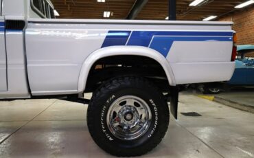 Toyota-Pickup-1982-White-Blue-16