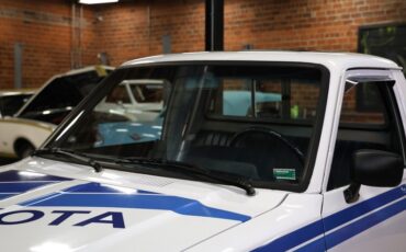 Toyota-Pickup-1982-White-Blue-18