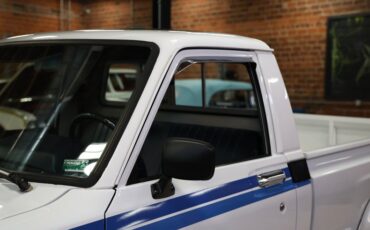 Toyota-Pickup-1982-White-Blue-19