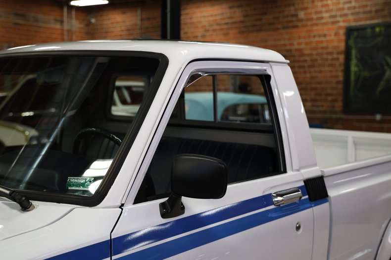 Toyota-Pickup-1982-White-Blue-19