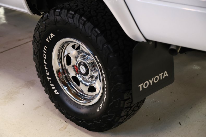 Toyota-Pickup-1982-White-Blue-27