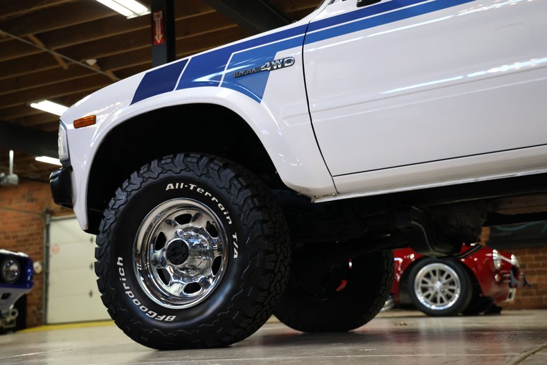 Toyota-Pickup-1982-White-Blue-28
