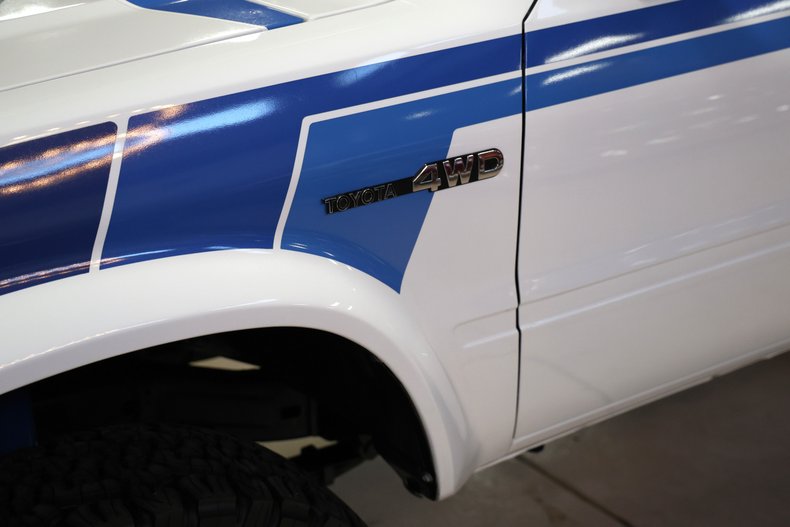 Toyota-Pickup-1982-White-Blue-3