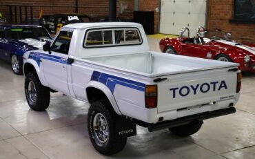 Toyota-Pickup-1982-White-Blue-31