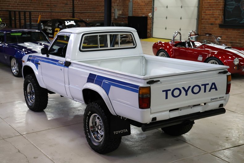 Toyota-Pickup-1982-White-Blue-31