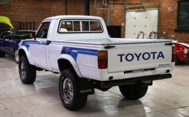 Toyota-Pickup-1982-White-Blue-32
