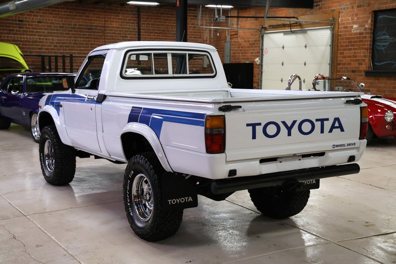 Toyota-Pickup-1982-White-Blue-32