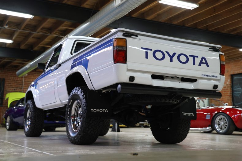 Toyota-Pickup-1982-White-Blue-33