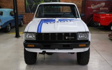 Toyota-Pickup-1982-White-Blue