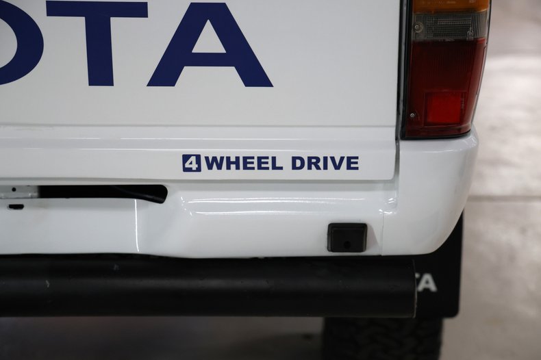 Toyota-Pickup-1982-White-Blue-38