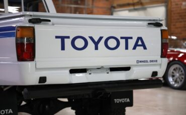Toyota-Pickup-1982-White-Blue-39
