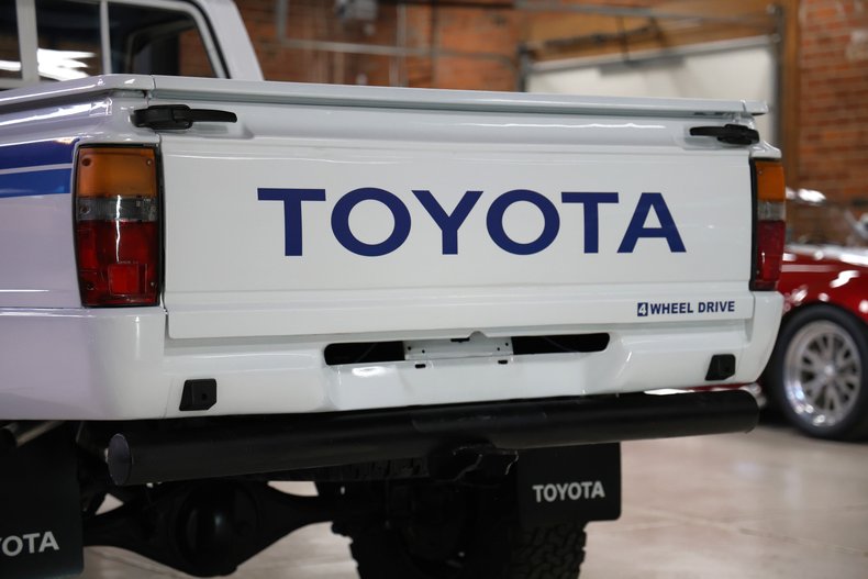 Toyota-Pickup-1982-White-Blue-39