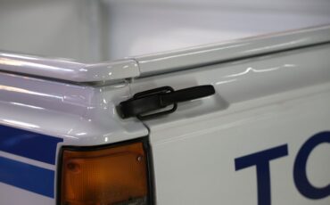 Toyota-Pickup-1982-White-Blue-40