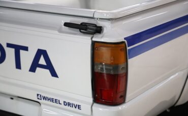 Toyota-Pickup-1982-White-Blue-42