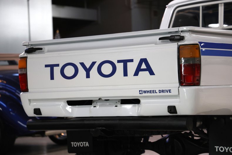 Toyota-Pickup-1982-White-Blue-43