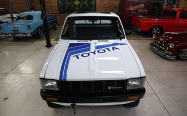 Toyota-Pickup-1982-White-Blue-44