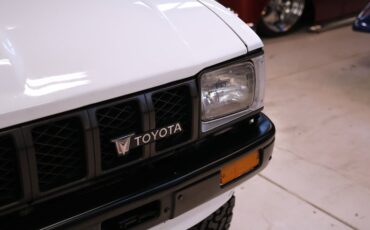 Toyota-Pickup-1982-White-Blue-45