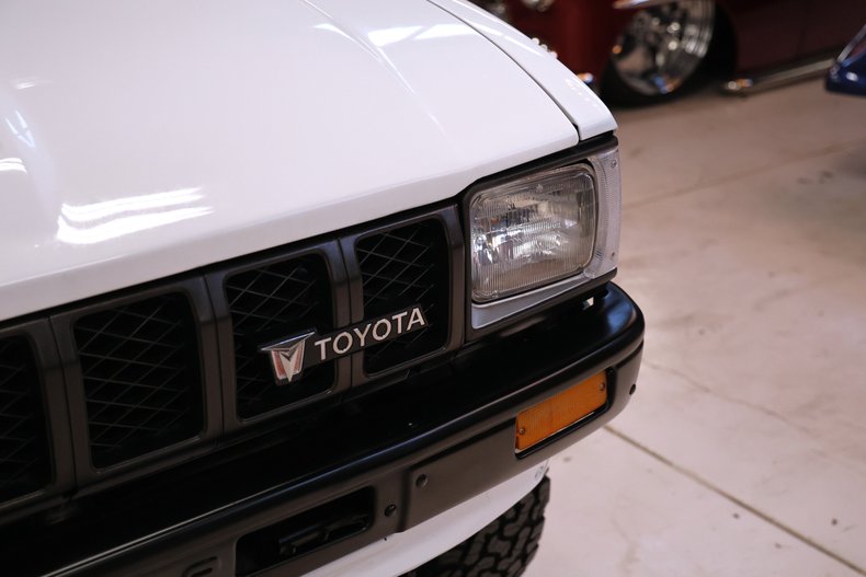 Toyota-Pickup-1982-White-Blue-45