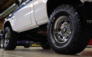 Toyota-Pickup-1982-White-Blue-48