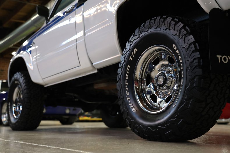 Toyota-Pickup-1982-White-Blue-48