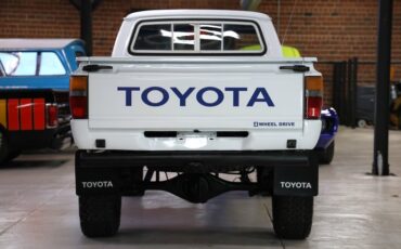 Toyota-Pickup-1982-White-Blue-5