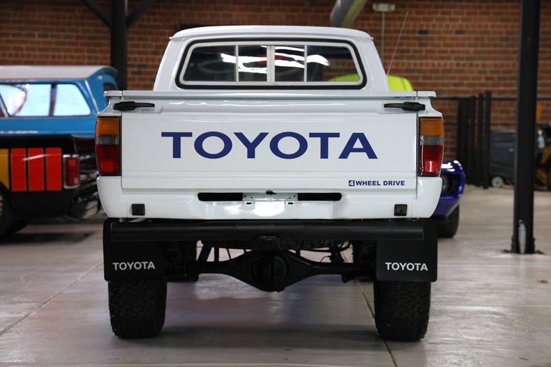Toyota-Pickup-1982-White-Blue-5
