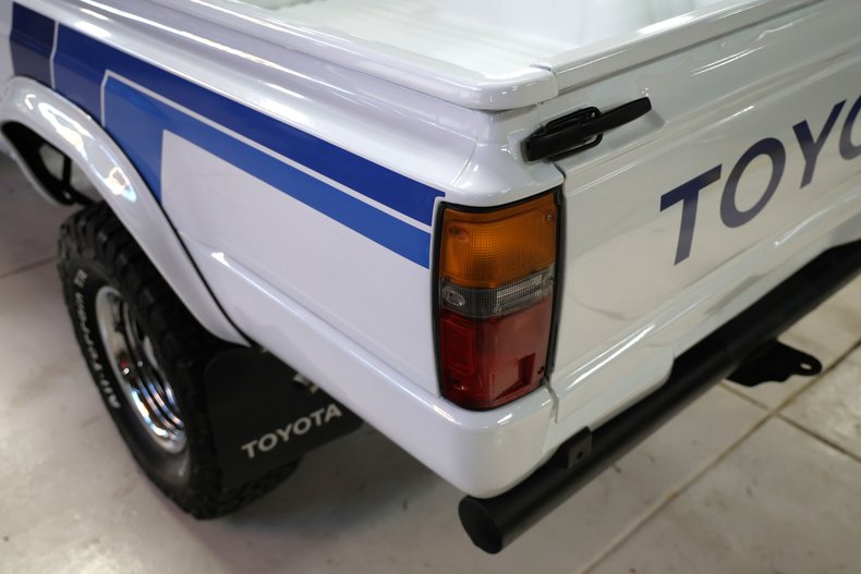 Toyota-Pickup-1982-White-Blue-6