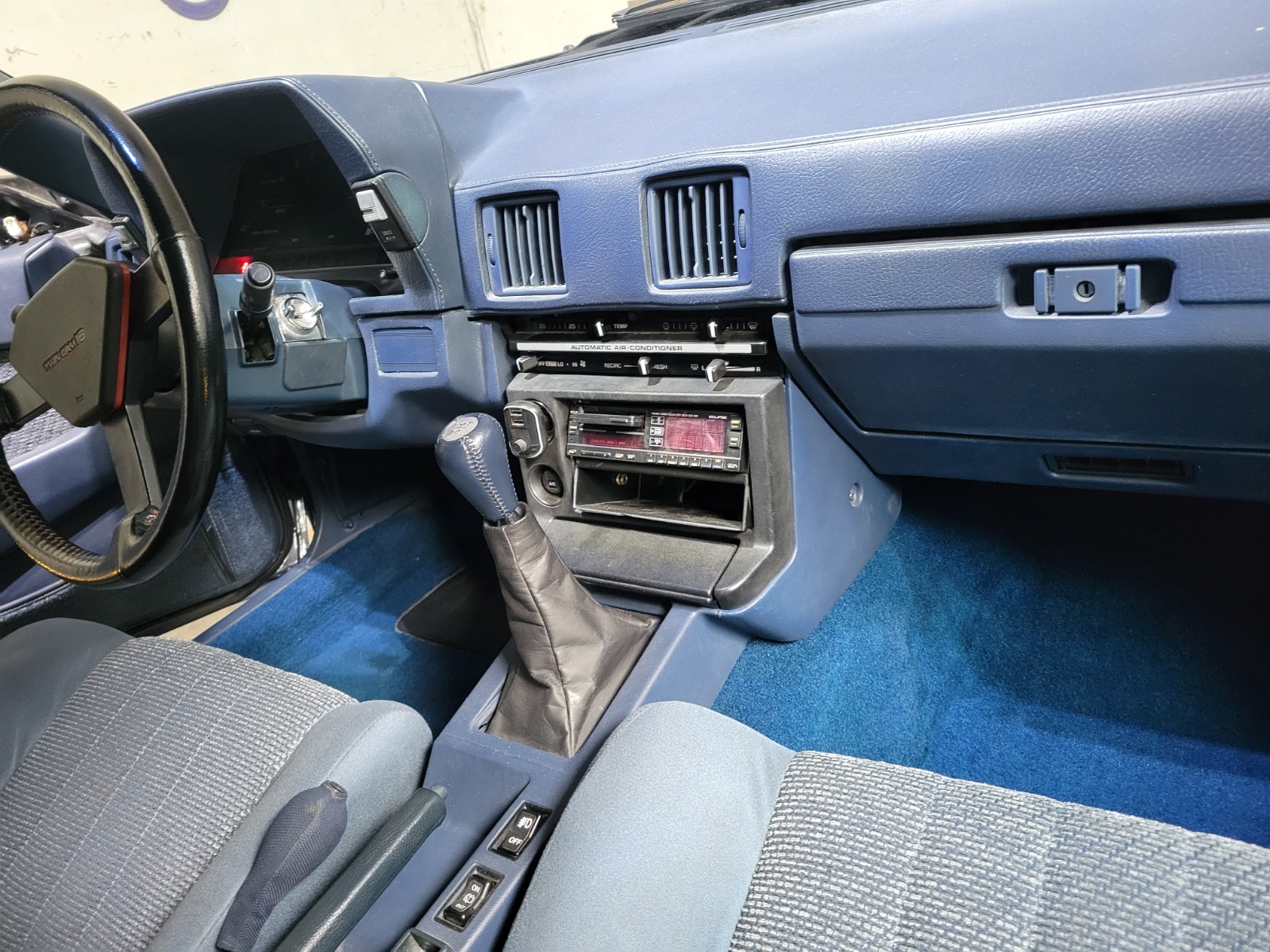 Toyota-Supra-1985-Hatchback-6