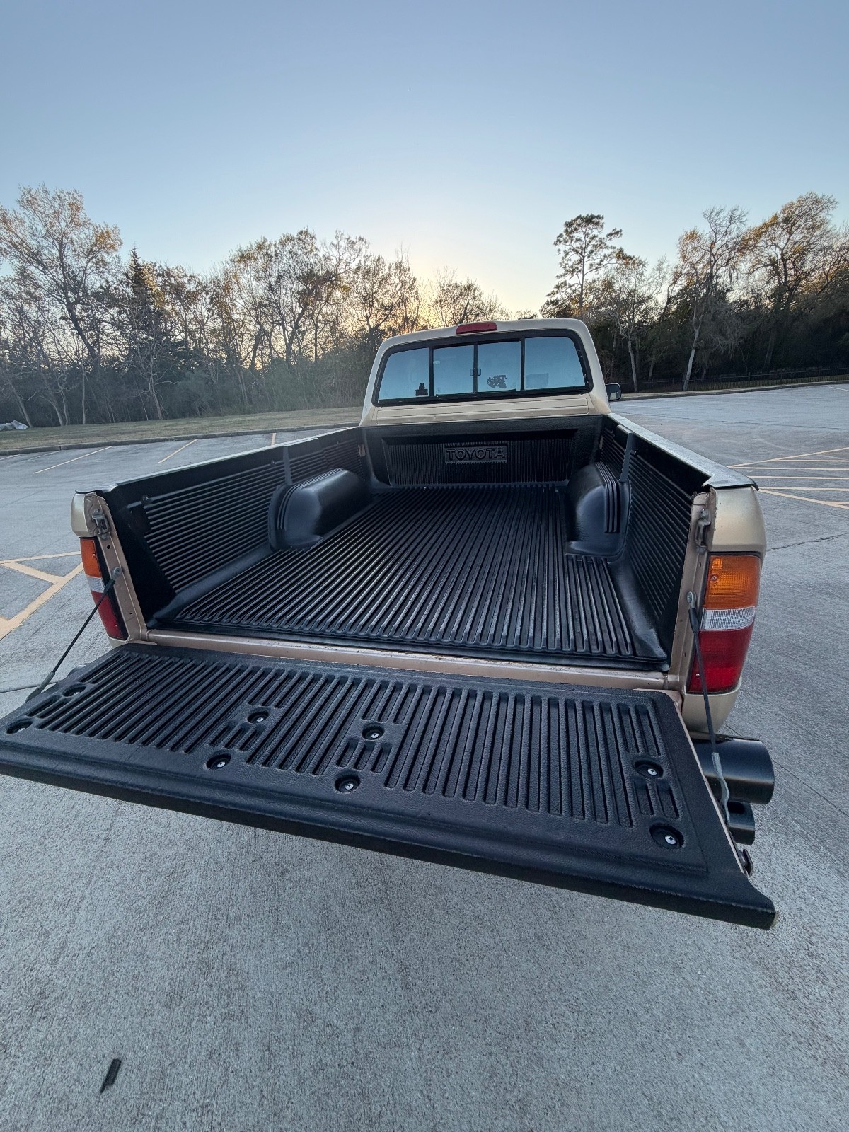 Toyota-Tacoma-1995-Extended-Cab-Pickup-7