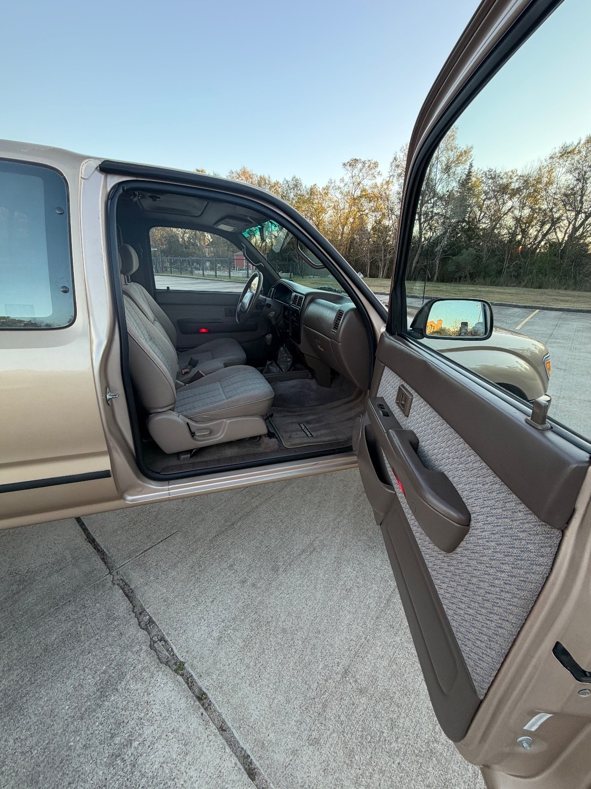 Toyota-Tacoma-1995-Extended-Cab-Pickup-8