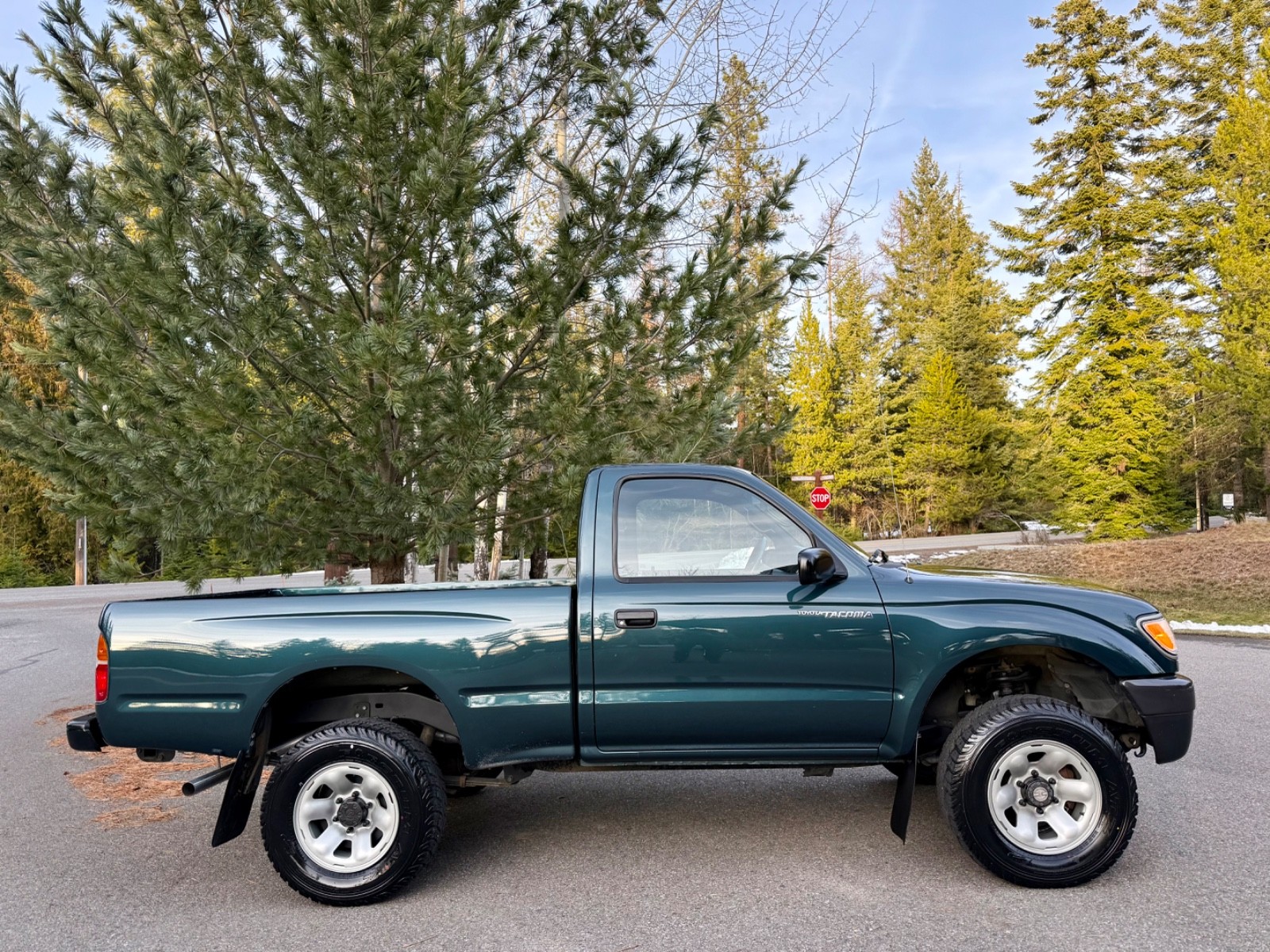 Toyota-Tacoma-1996-Standard-Cab-Pickup-1