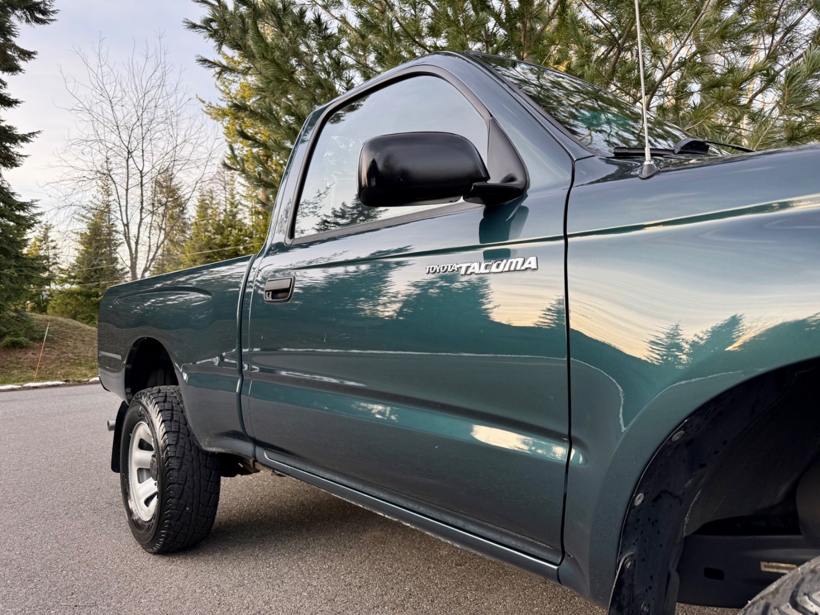 Toyota-Tacoma-1996-Standard-Cab-Pickup-10