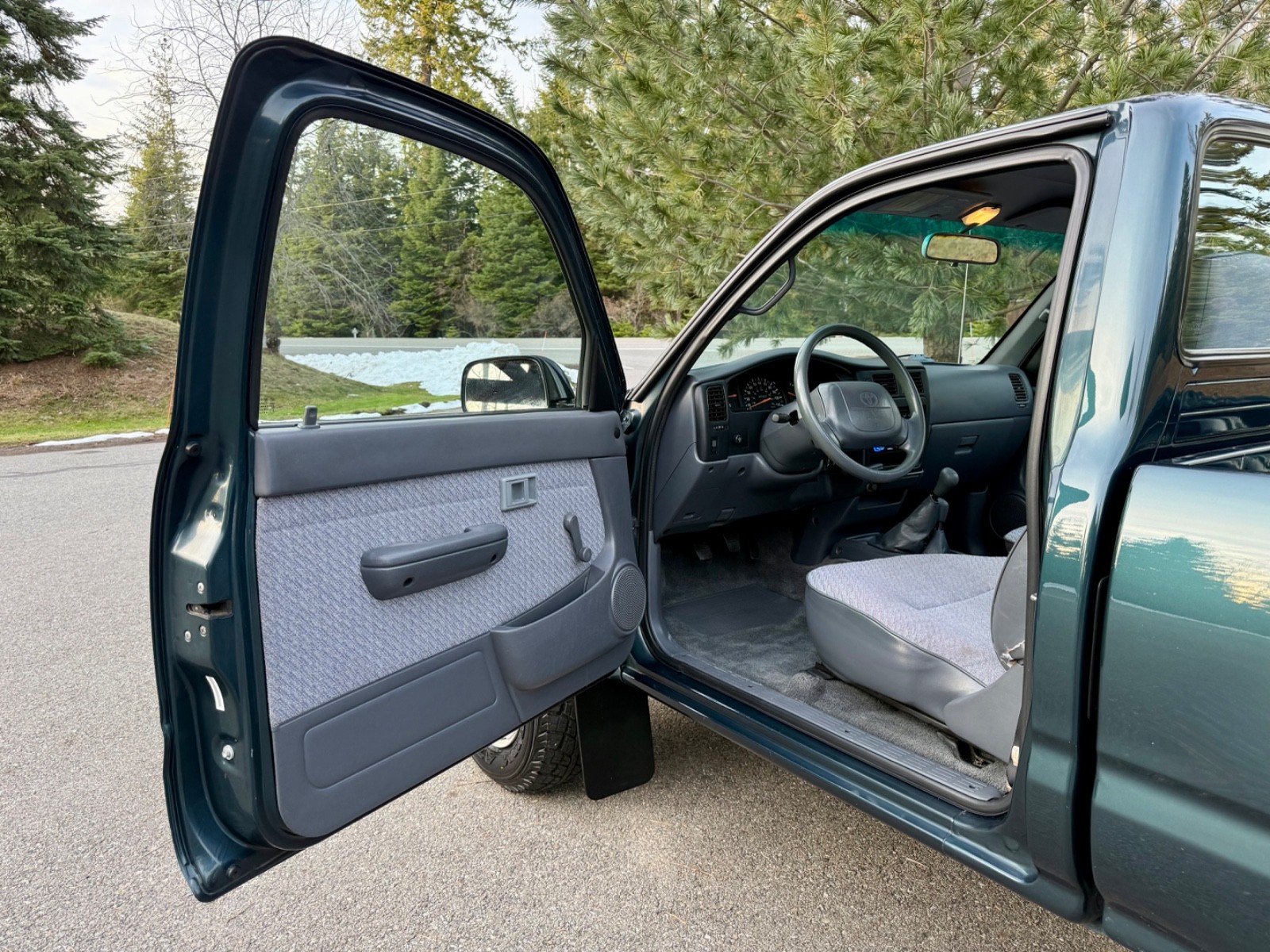 Toyota-Tacoma-1996-Standard-Cab-Pickup-25