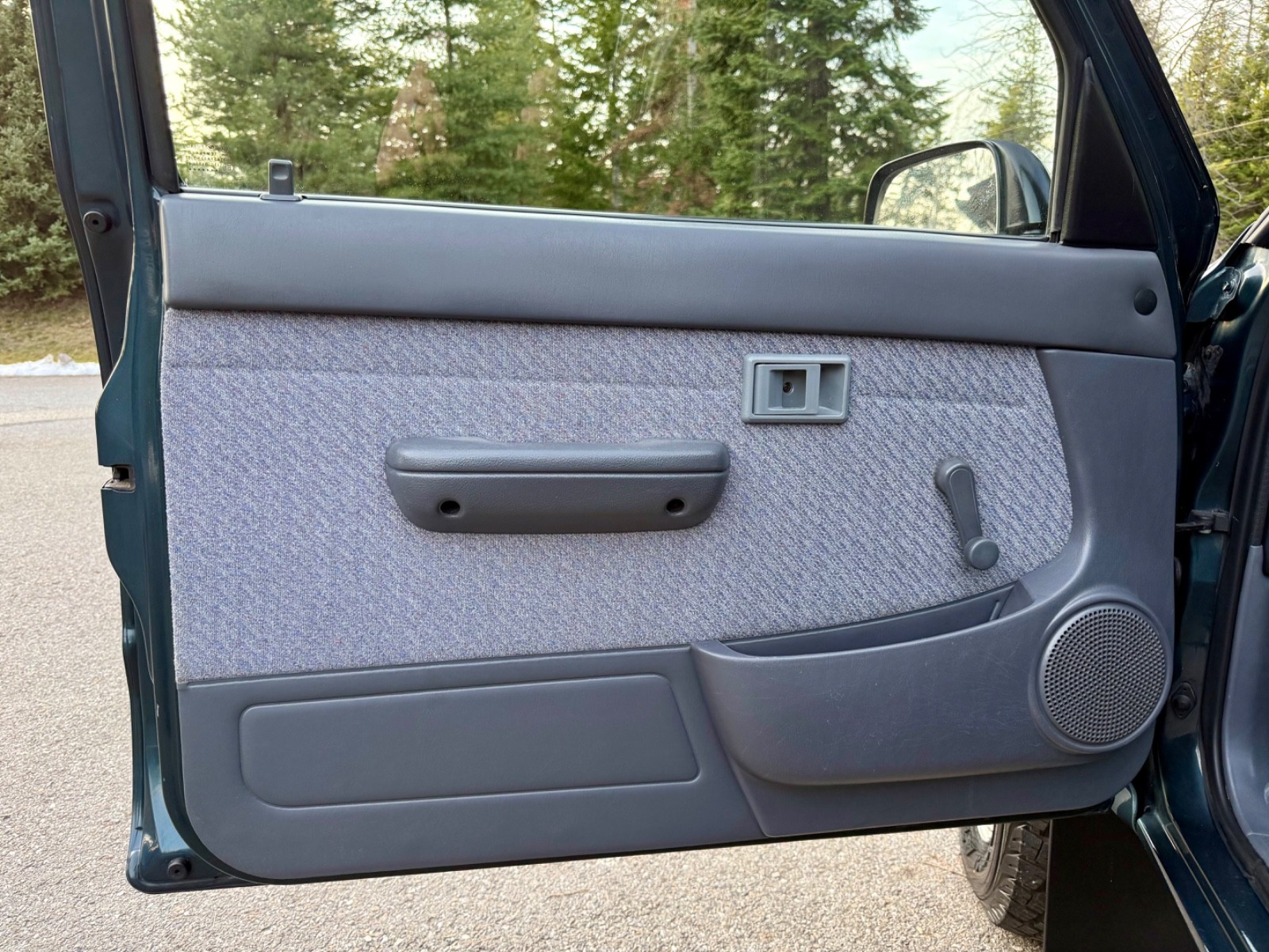 Toyota-Tacoma-1996-Standard-Cab-Pickup-26