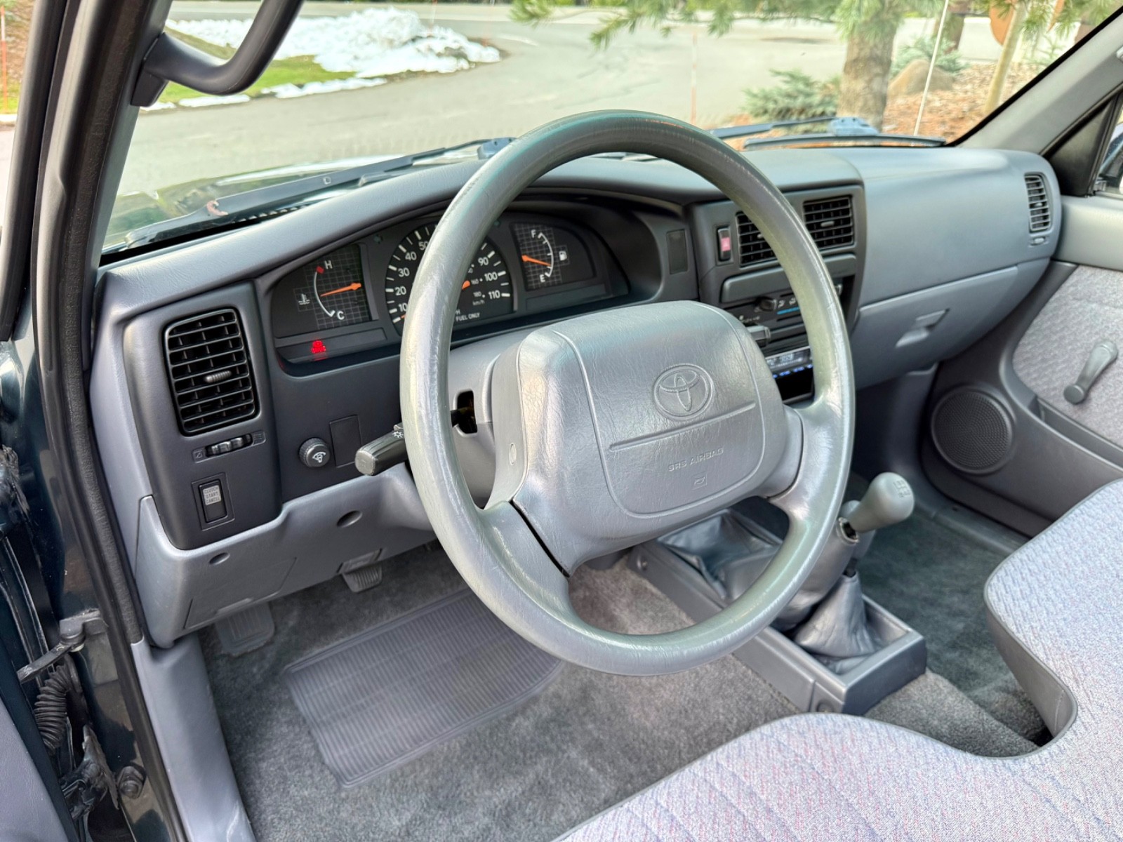 Toyota-Tacoma-1996-Standard-Cab-Pickup-27