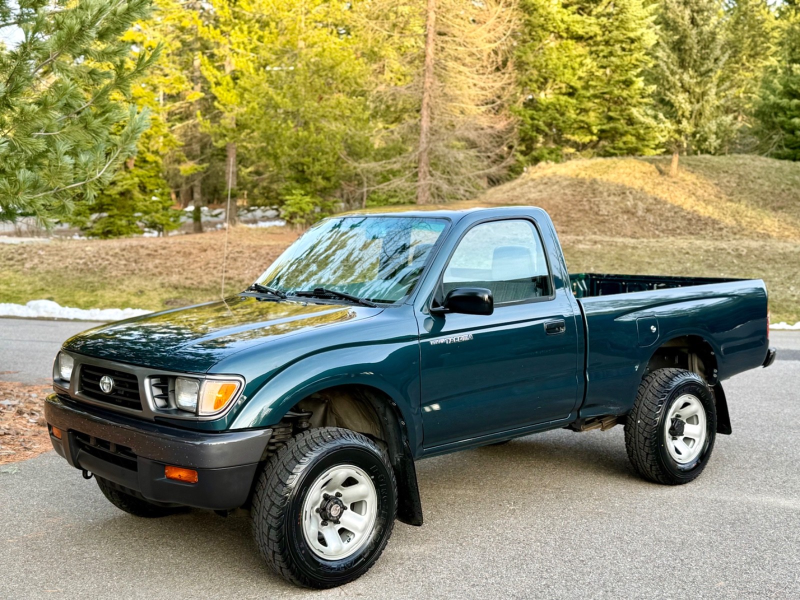 Toyota-Tacoma-1996-Standard-Cab-Pickup-3