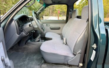 Toyota-Tacoma-1996-Standard-Cab-Pickup-30