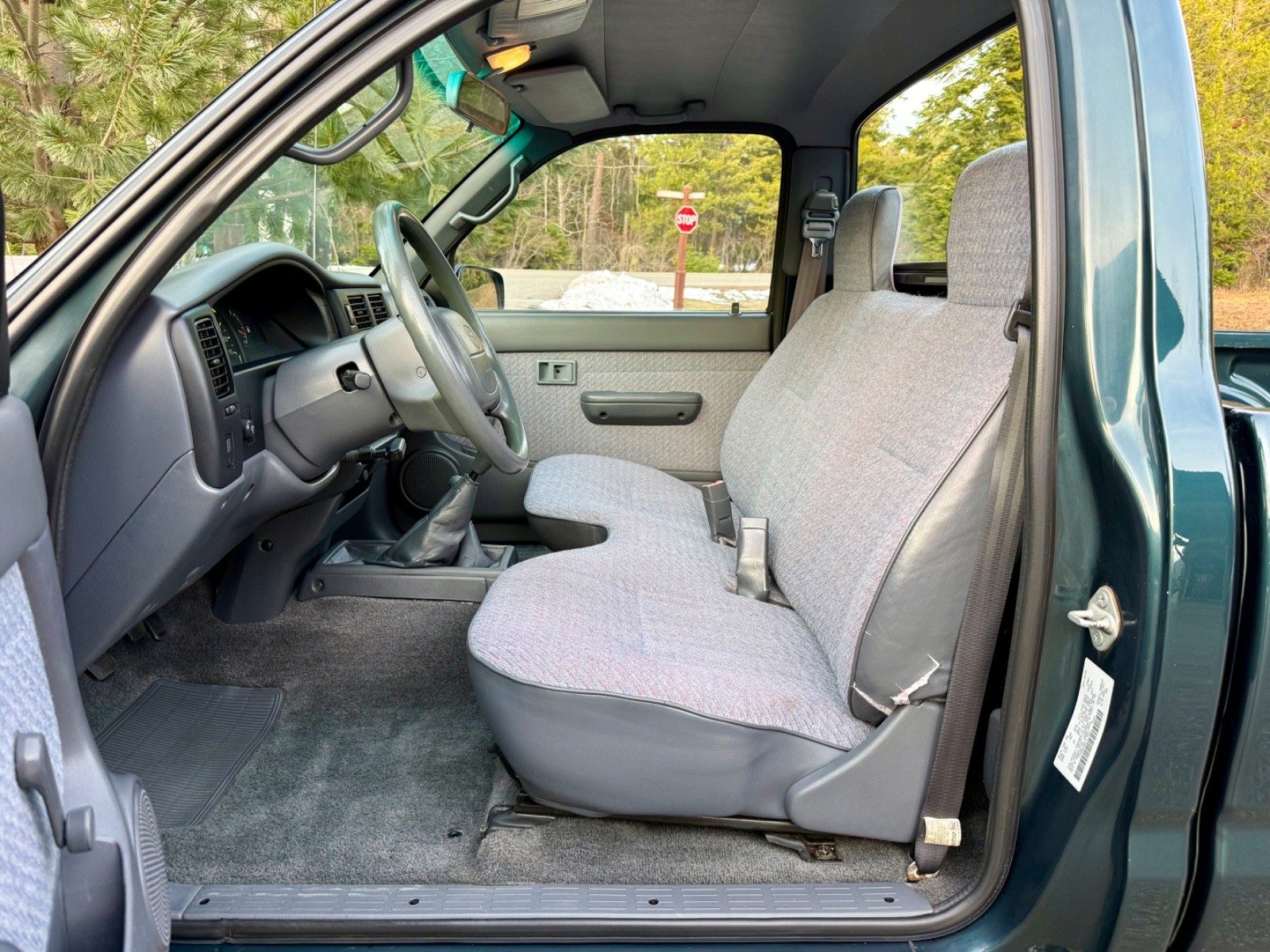 Toyota-Tacoma-1996-Standard-Cab-Pickup-30