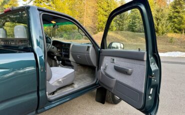 Toyota-Tacoma-1996-Standard-Cab-Pickup-31