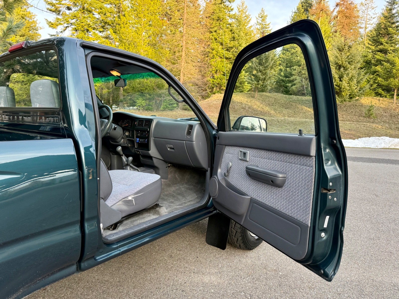 Toyota-Tacoma-1996-Standard-Cab-Pickup-31