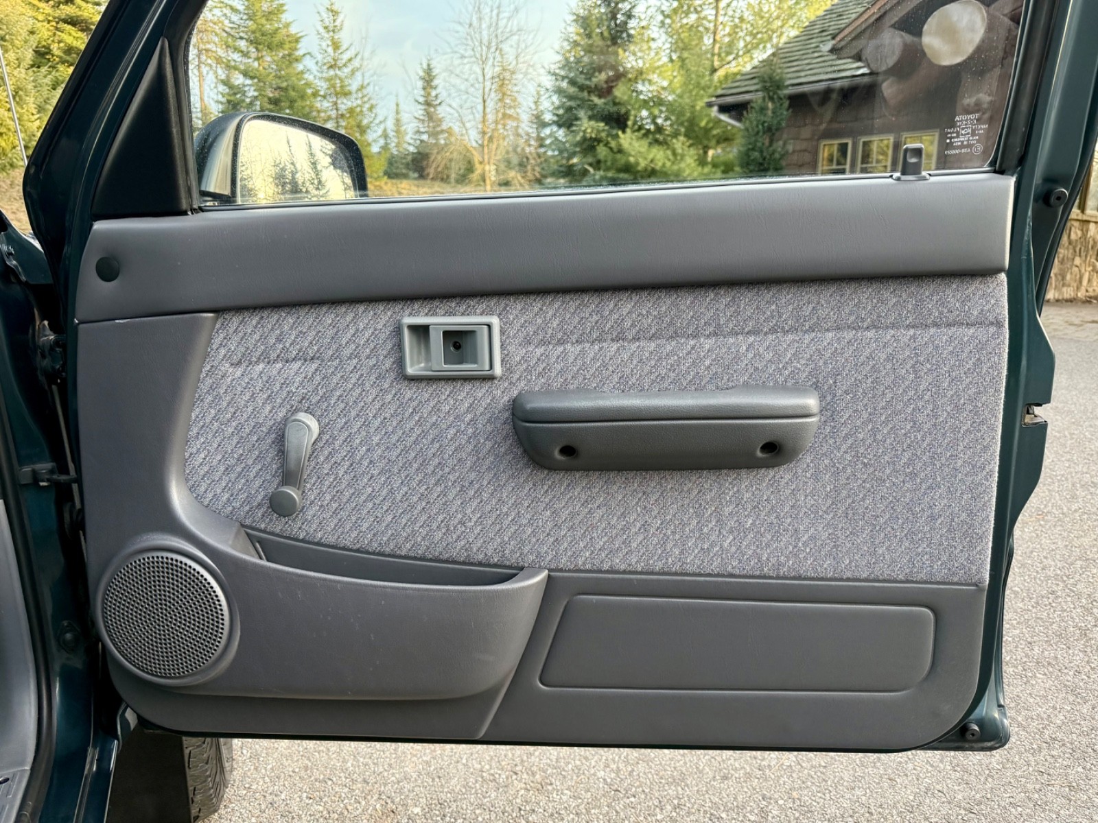 Toyota-Tacoma-1996-Standard-Cab-Pickup-32