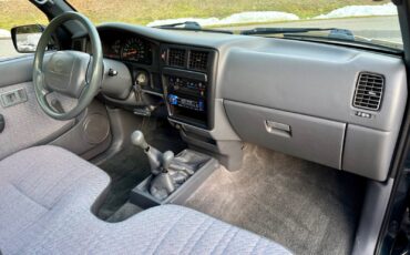 Toyota-Tacoma-1996-Standard-Cab-Pickup-33