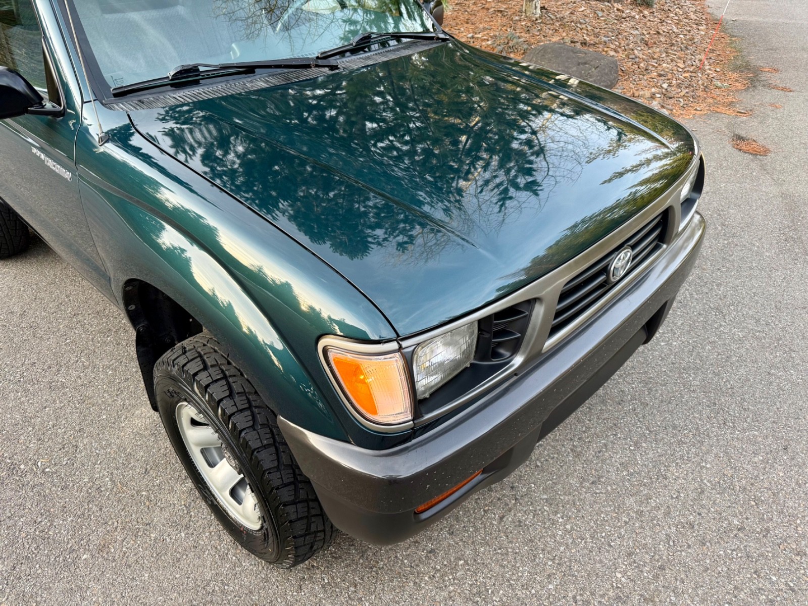 Toyota-Tacoma-1996-Standard-Cab-Pickup-7