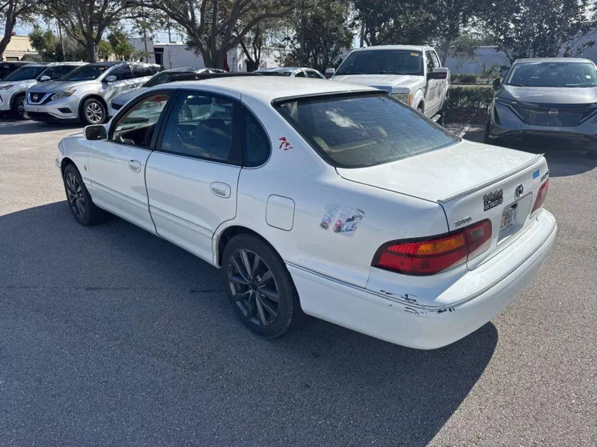 Toyota-avalon-1996-white-2