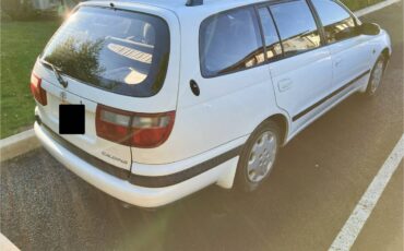 Toyota-caldina-1995-white-1