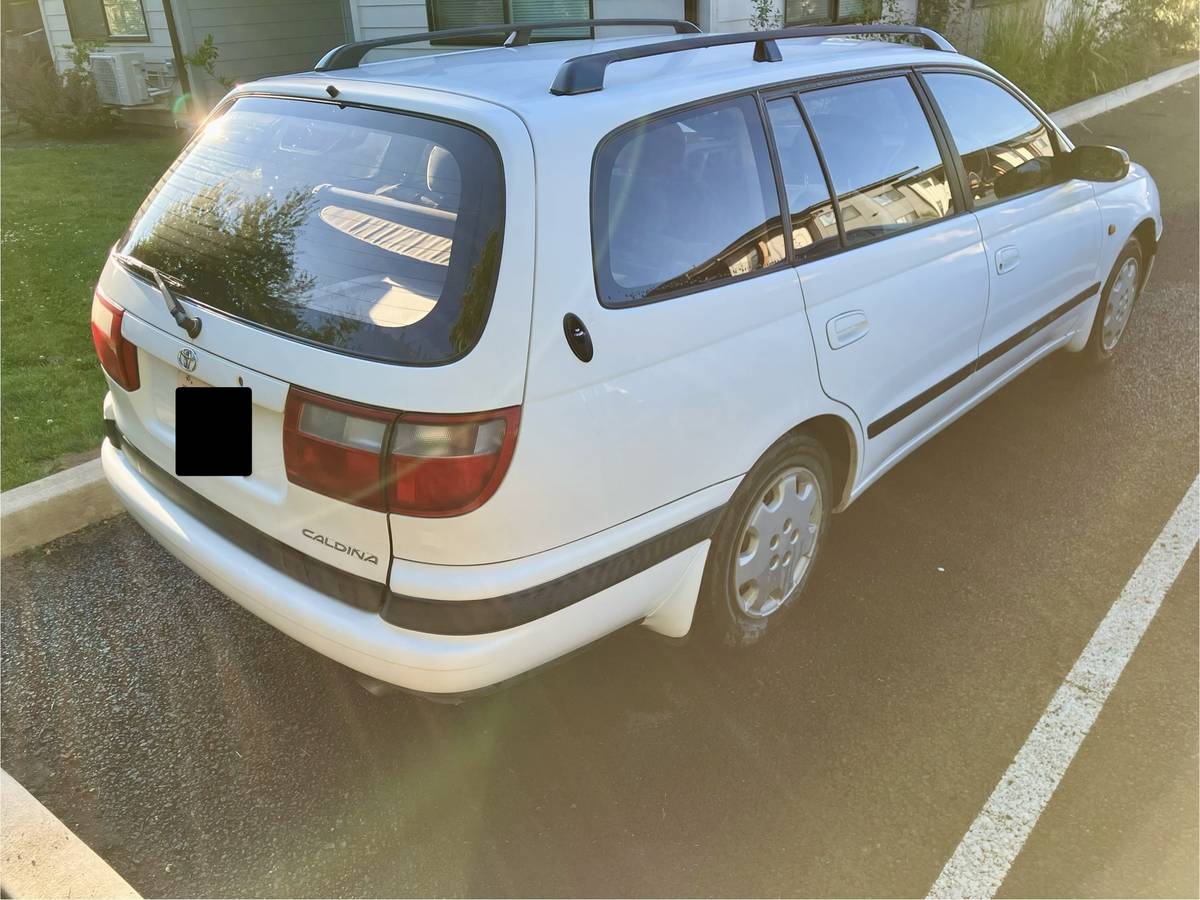 Toyota-caldina-1995-white-1