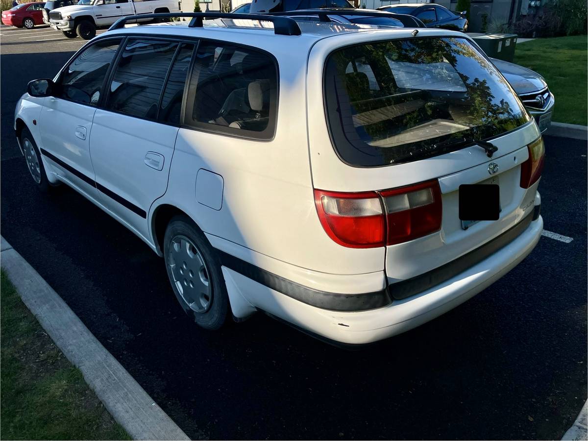 Toyota-caldina-1995-white