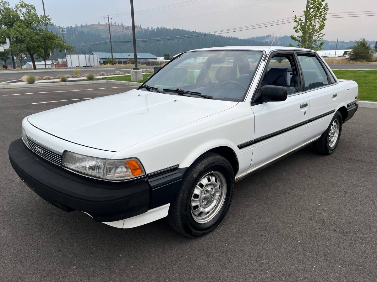 Toyota-camry-1987-6