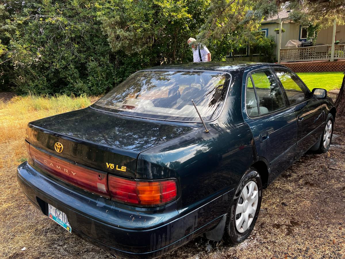 Toyota-camry-1994-green-1