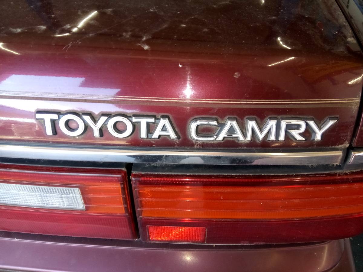 Toyota-camry-le-1989-1